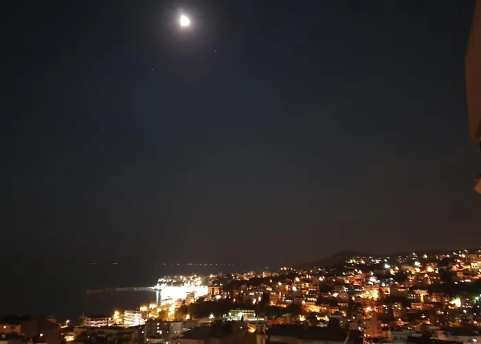 아파트 Christos House-- Comfortable With Great View And Private Parking !