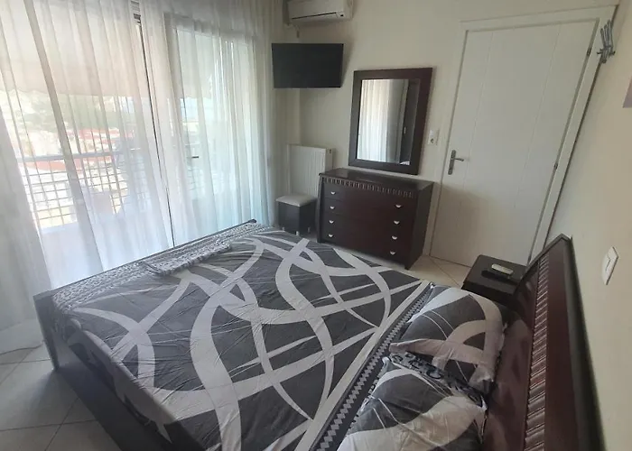아파트 Christos House-- Comfortable With Great View And Private Parking !